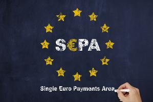 SEPA-Schriftzug mit Europaflagge (verweist auf: Zahlungshinweise)