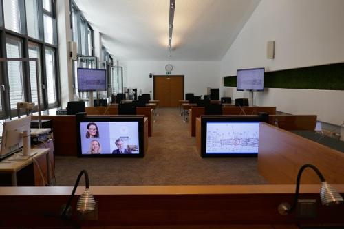 Sitzungssaal aus Sicht der Richterbank Sitzungssaal aus Sicht der Richterbank